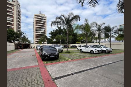 Apartamento à venda com 130m², 4 quartos e 2 vagas Apartamento à venda com 130m², 4 quartos e 2 vagasÁrea comum - Estacionamento