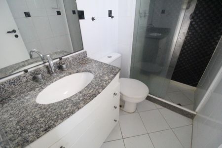 Apartamento à venda com 130m², 4 quartos e 2 vagas Apartamento à venda com 130m², 4 quartos e 2 vagasBanheiro da suíte 1
