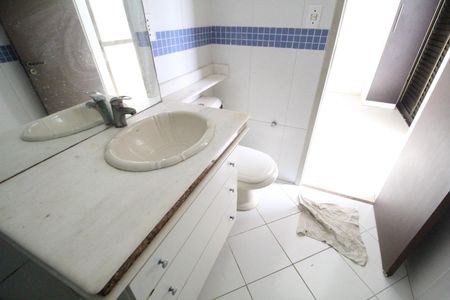 Apartamento à venda com 130m², 4 quartos e 2 vagas Apartamento à venda com 130m², 4 quartos e 2 vagasBanheiro da suíte 2