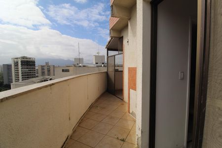 Apartamento à venda com 130m², 4 quartos e 2 vagas Apartamento à venda com 130m², 4 quartos e 2 vagasVaranda