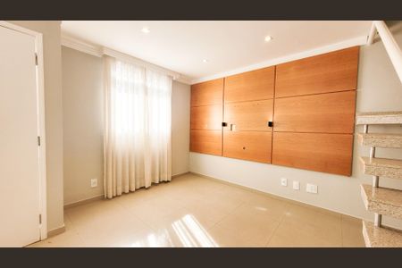 Sala de casa de condomínio à venda com 3 quartos, 80m² em Vila Nogueira, Campinas