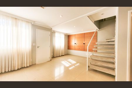 Sala de casa de condomínio à venda com 3 quartos, 80m² em Vila Nogueira, Campinas