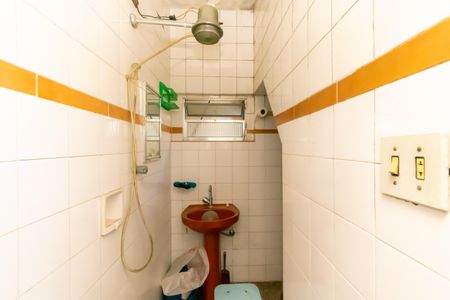 Casa à venda com 125m², 2 quartos e 9 vagas Casa à venda com 125m², 2 quartos e 9 vagasBanheiro de serviço