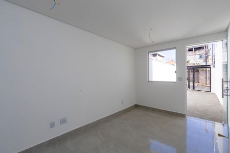 Casa à venda com 115m², 2 quartos e 1 vagaSala