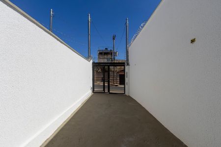 Casa à venda com 115m², 2 quartos e 1 vaga Casa à venda com 115m², 2 quartos e 1 vagaHall de Entrada e Garagem