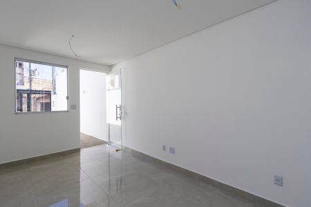 Casa à venda com 115m², 2 quartos e 1 vaga Casa à venda com 115m², 2 quartos e 1 vagaSala