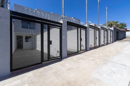 Casa à venda com 115m², 2 quartos e 1 vaga Casa à venda com 115m², 2 quartos e 1 vagaFachada