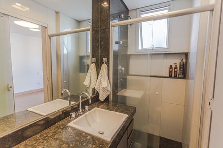 Apartamento à venda com 154m², 4 quartos e 3 vagasBanheiro da Suíte 2