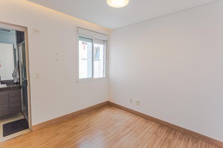 Apartamento à venda com 154m², 4 quartos e 3 vagasSuíte 2