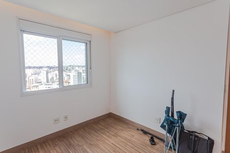 Apartamento à venda com 154m², 4 quartos e 3 vagasQuarto 2