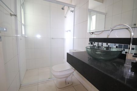 Apartamento à venda com 107m², 2 quartos e 3 vagasBanheiro Quarto 1 suíte