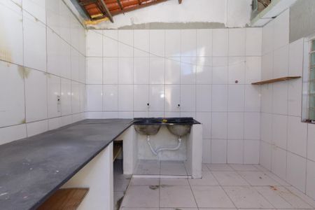Casa de condomínio à venda com 40m², 2 quartos e 1 vagaÁrea de Serviço