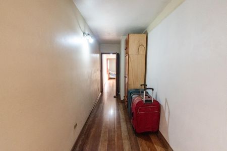 Casa à venda com 250m², 4 quartos e 4 vagasCorredor