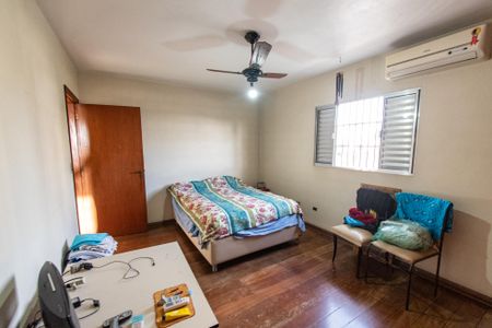 Casa à venda com 250m², 4 quartos e 4 vagasSuíte 1