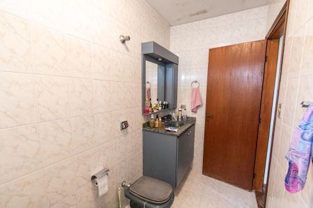 Casa à venda com 250m², 4 quartos e 4 vagasBanheiro da suíte 1