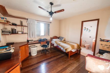 Casa à venda com 250m², 4 quartos e 4 vagasSuíte 2