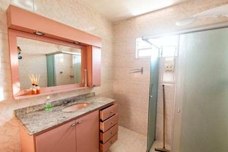 Casa à venda com 250m², 4 quartos e 4 vagasBanheiro da suíte 2