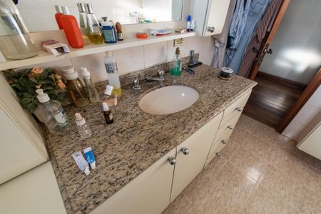 Casa à venda com 250m², 4 quartos e 4 vagasBanheiro