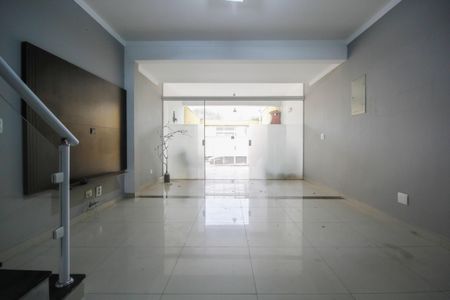 Casa para alugar com 103m², 3 quartos e 2 vagasSala