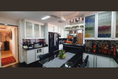 Apartamento à venda com 270m², 4 quartos e 4 vagas