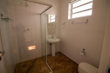 Casa à venda com 696m², 3 quartos e 6 vagasBanheiro da Suíte 4