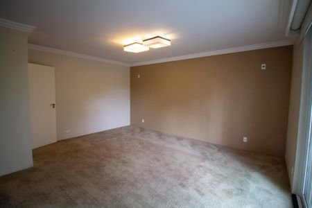 Casa à venda com 696m², 3 quartos e 6 vagasSala de TV