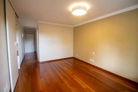 Casa à venda com 696m², 3 quartos e 6 vagasSuíte 2