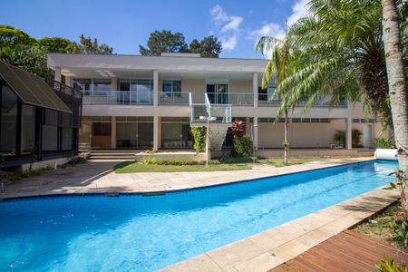 Casa à venda com 696m², 3 quartos e 6 vagasÁrea comum - Piscina