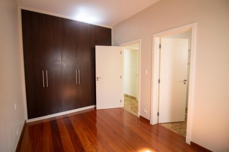 Casa à venda com 696m², 3 quartos e 6 vagasSuíte 4