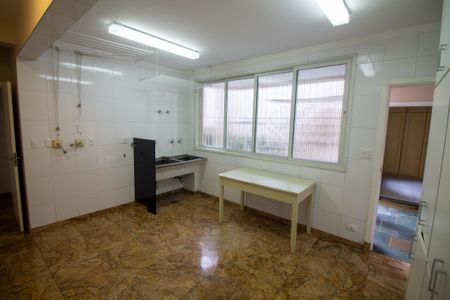 Casa à venda com 696m², 3 quartos e 6 vagasÁrea de Serviço /Lavanderia