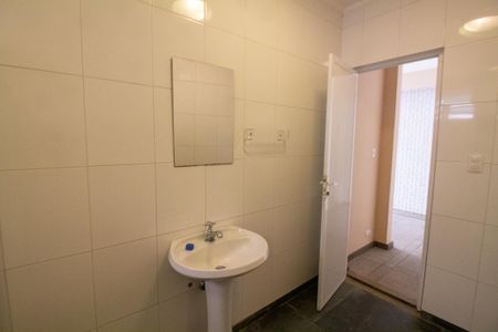 Casa à venda com 696m², 3 quartos e 6 vagasÁrea comum -Banheiro 1 Da Piscina