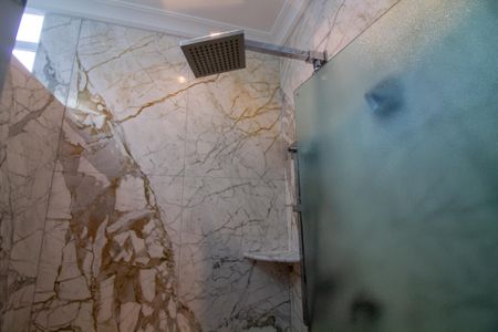 Casa à venda com 696m², 3 quartos e 6 vagasBanheiro da Suíte 2