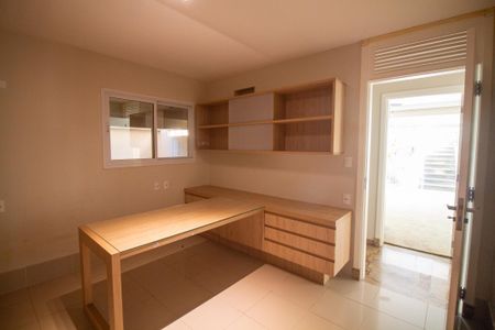 Casa à venda com 696m², 3 quartos e 6 vagasÁrea comum