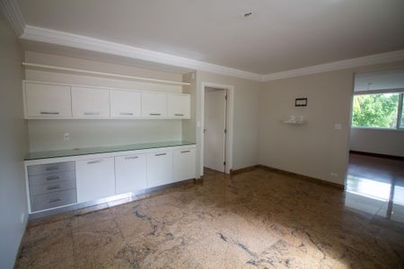 Casa à venda com 696m², 3 quartos e 6 vagasSala de Jantar