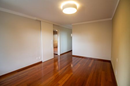 Casa à venda com 696m², 3 quartos e 6 vagasSuíte 2