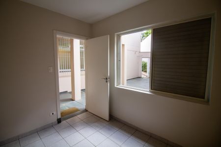 Casa à venda com 696m², 3 quartos e 6 vagasQuarto de Serviço