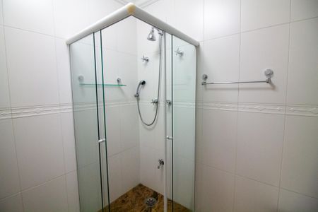 Casa à venda com 696m², 3 quartos e 6 vagasBanheiro da Suíte 1