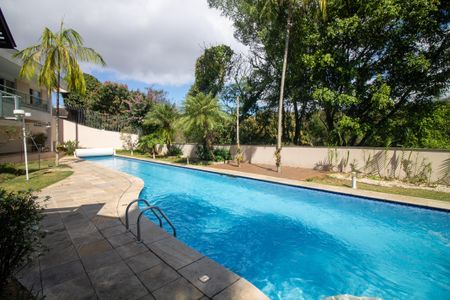 Casa à venda com 696m², 3 quartos e 6 vagasÁrea comum - Piscina