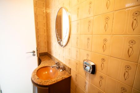 Casa à venda com 696m², 3 quartos e 6 vagasBanheiro de Serviço