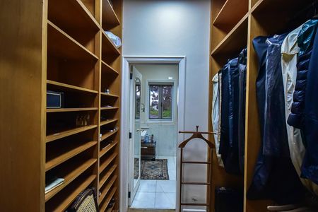 Casa à venda com 715m², 5 quartos e 3 vagasArmário 1 da Suíte 2