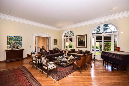 Casa à venda com 715m², 5 quartos e 3 vagasSala