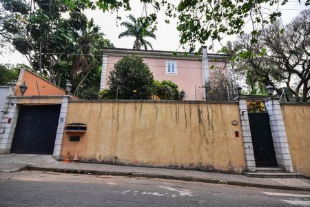 Casa à venda com 715m², 5 quartos e 3 vagasFachada