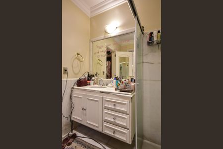 Casa à venda com 715m², 5 quartos e 3 vagasBanheiro Suíte 1