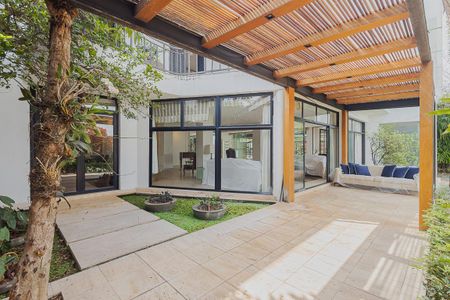 Casa à venda com 700m², 5 quartos e 6 vagasChurrasqueira