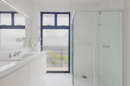 Casa à venda com 700m², 5 quartos e 6 vagasBanheiro da Suíte 3