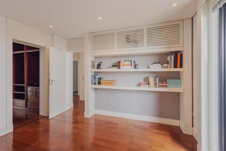 Casa à venda com 700m², 5 quartos e 6 vagasSuíte 3