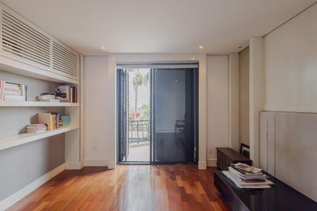 Casa à venda com 700m², 5 quartos e 6 vagasSuíte 3