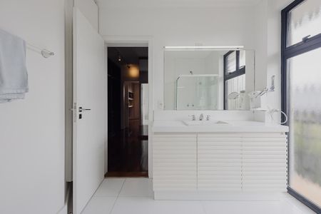 Casa à venda com 700m², 5 quartos e 6 vagasBanheiro da Suíte 3