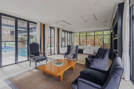 Casa à venda com 700m², 5 quartos e 6 vagasSala de TV