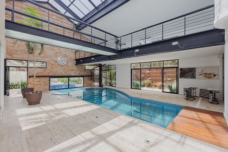 Casa à venda com 700m², 5 quartos e 6 vagasPiscina